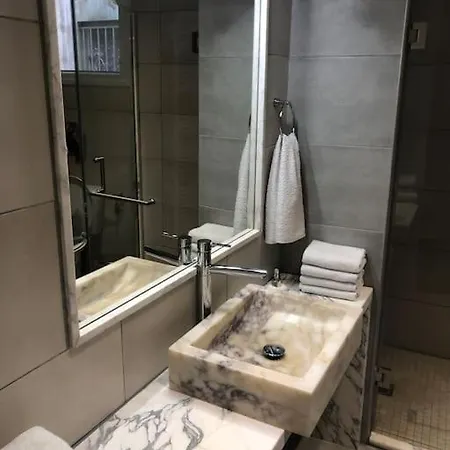 σαν στο σπίτι σας 1 * Трикала