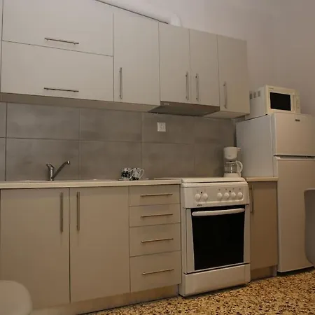 σαν στο σπίτι σας 1 * Трикала